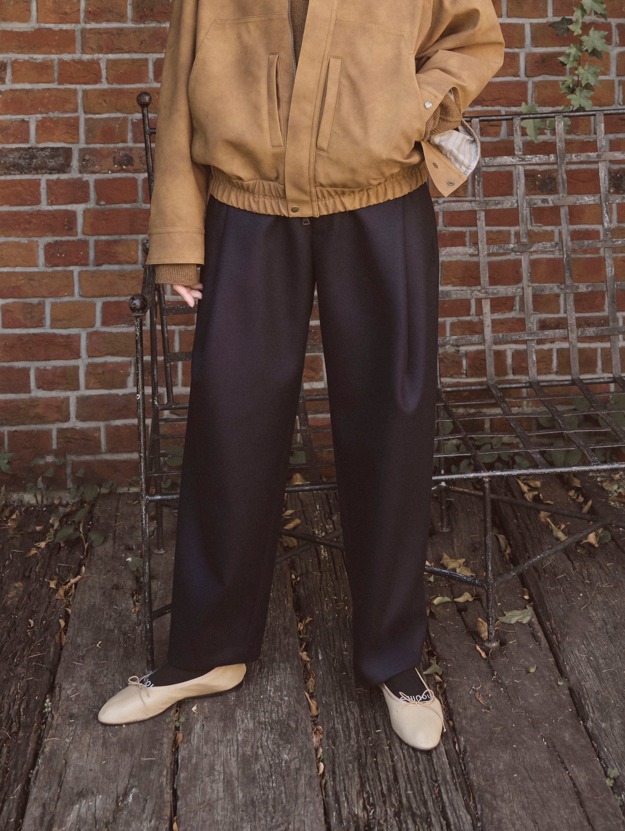 WOOL MELTON TUCK BALLOON PANTS