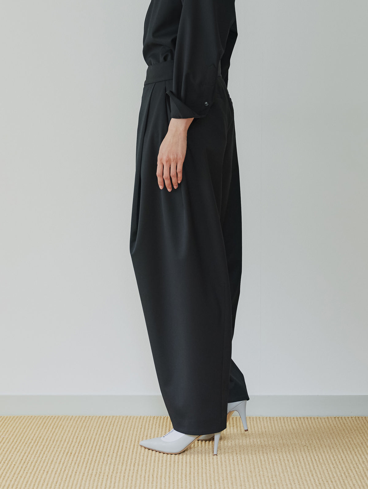 RELAX TUCK BALLOON PANTS