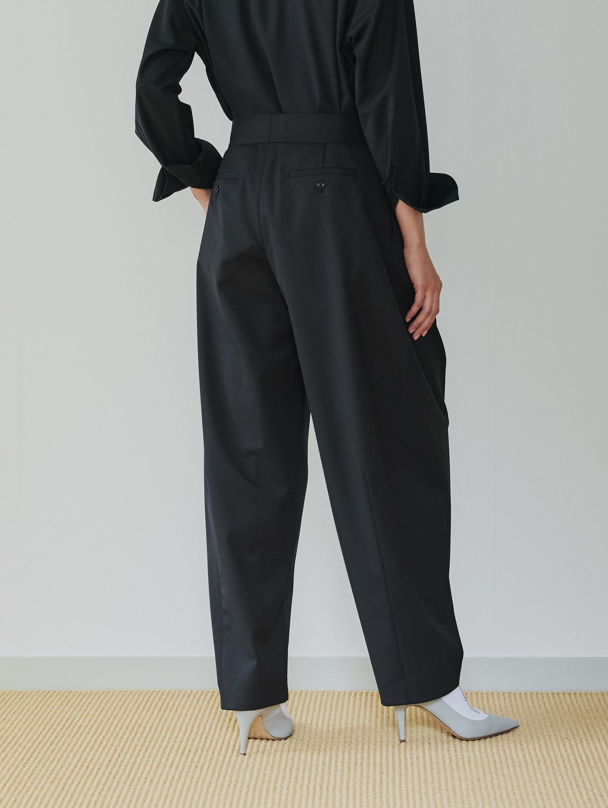 RELAX TUCK BALLOON PANTS