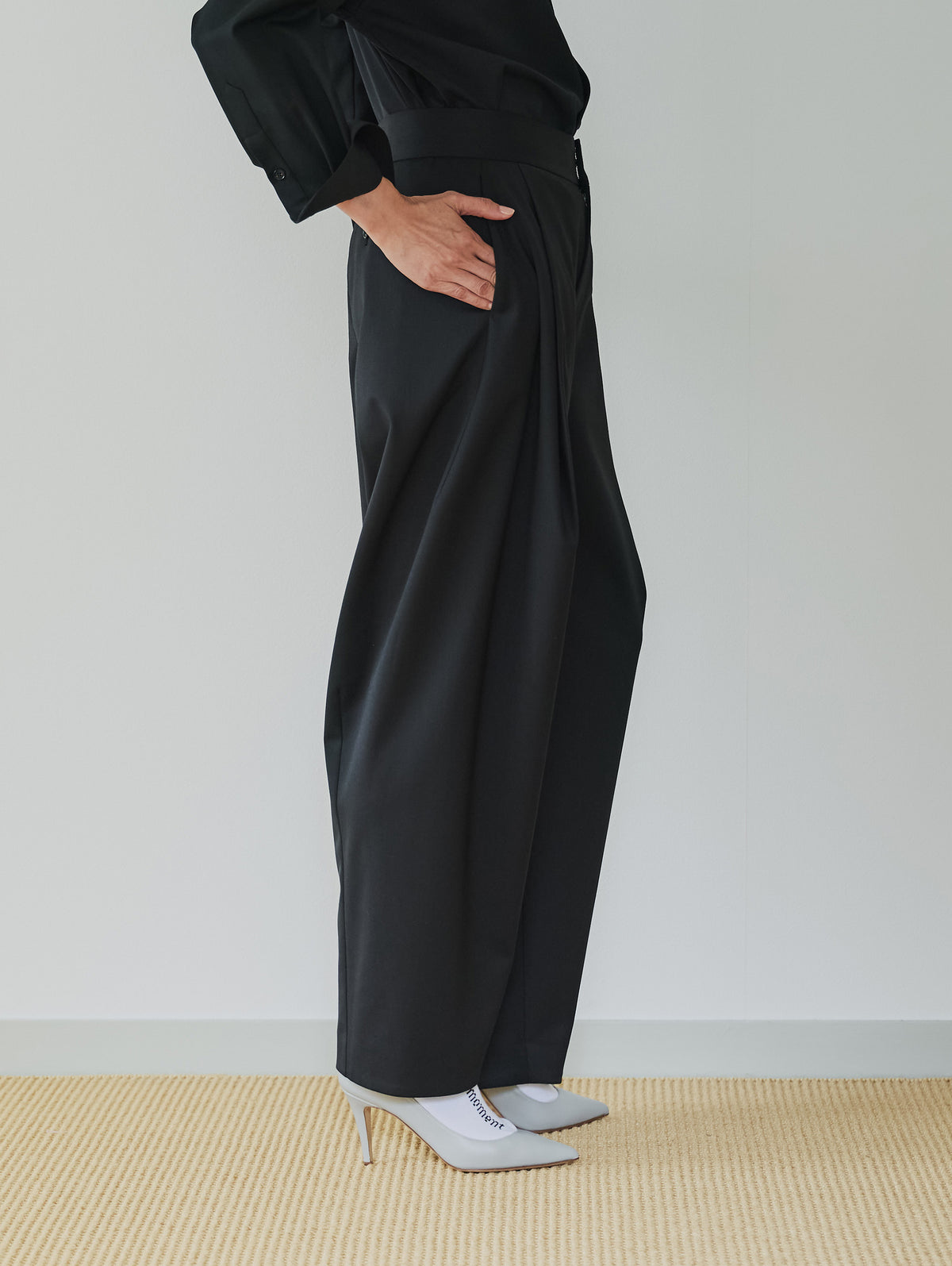 RELAX TUCK BALLOON PANTS