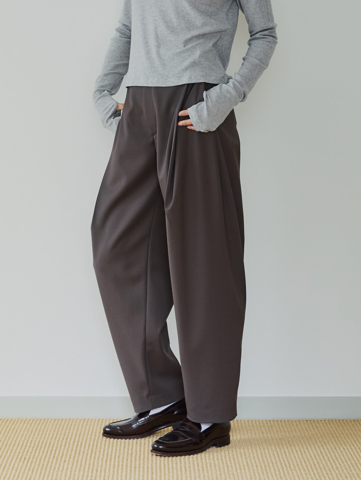 RELAX TUCK BALLOON PANTS
