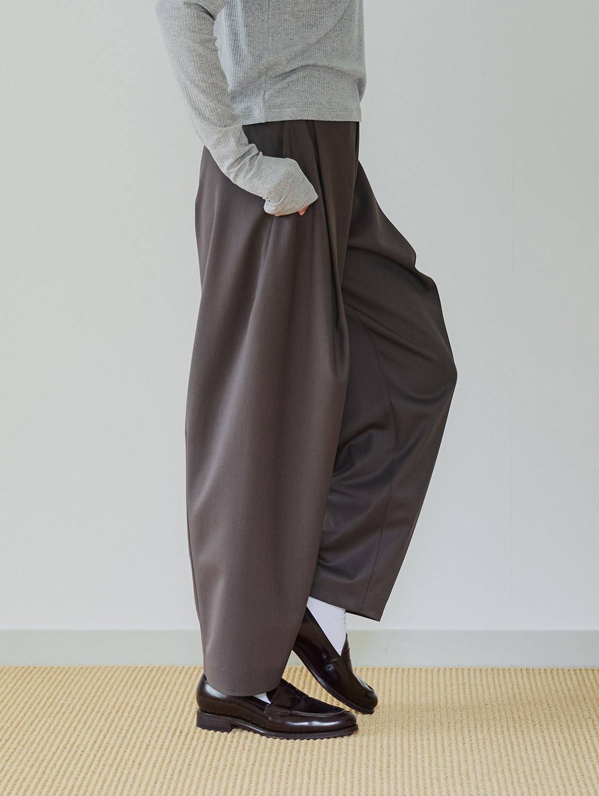 RELAX TUCK BALLOON PANTS