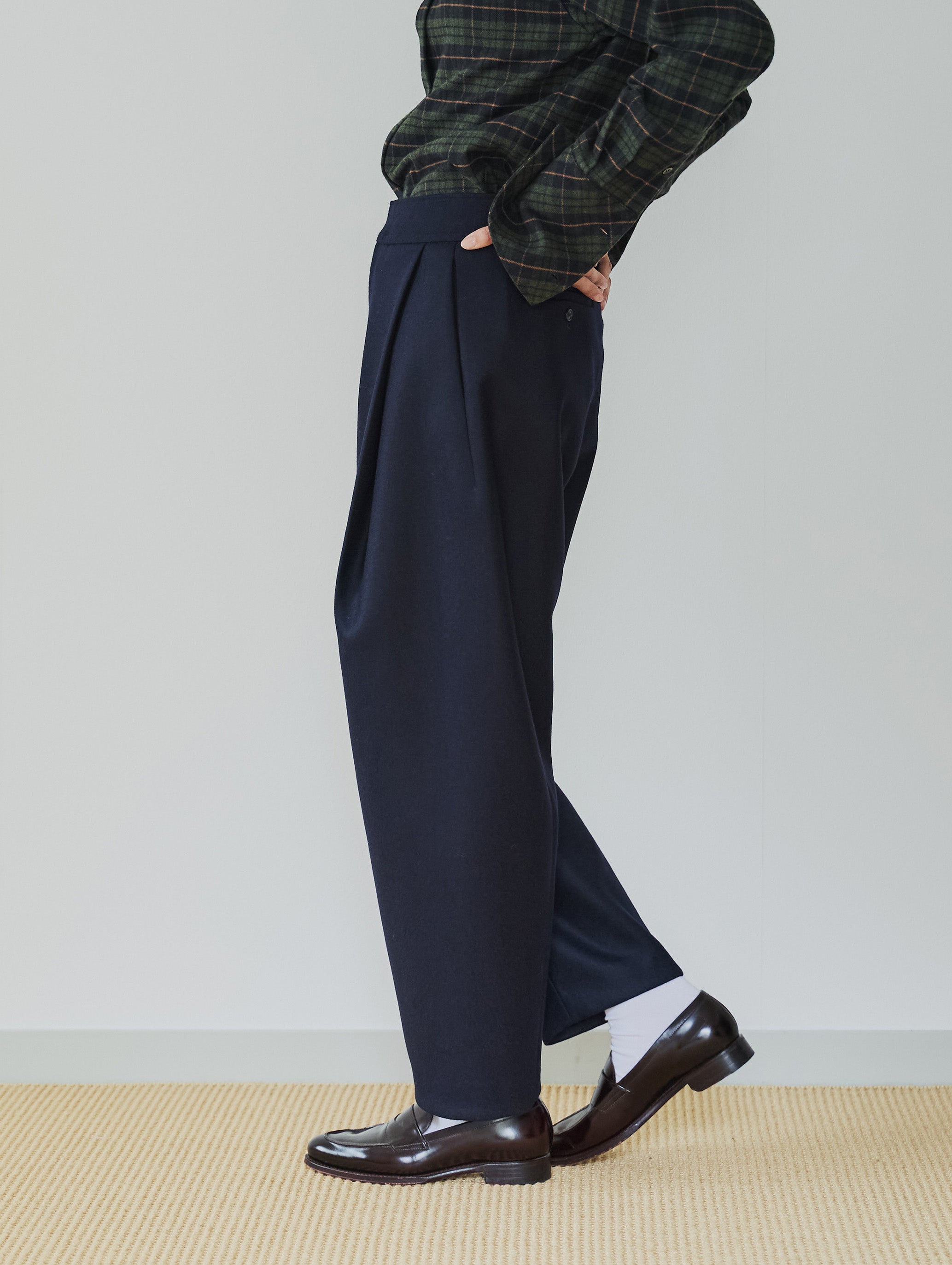 WOOL MELTON TUCK BALLOON PANTS