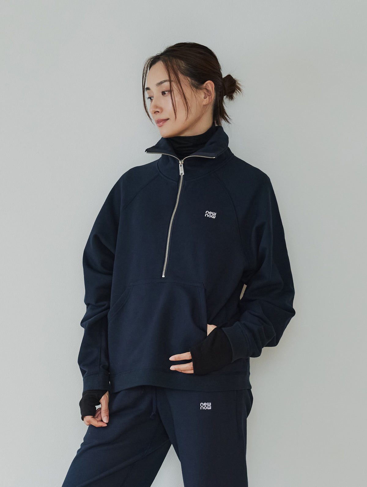 SIGNATURE HALF ZIP SWEAT