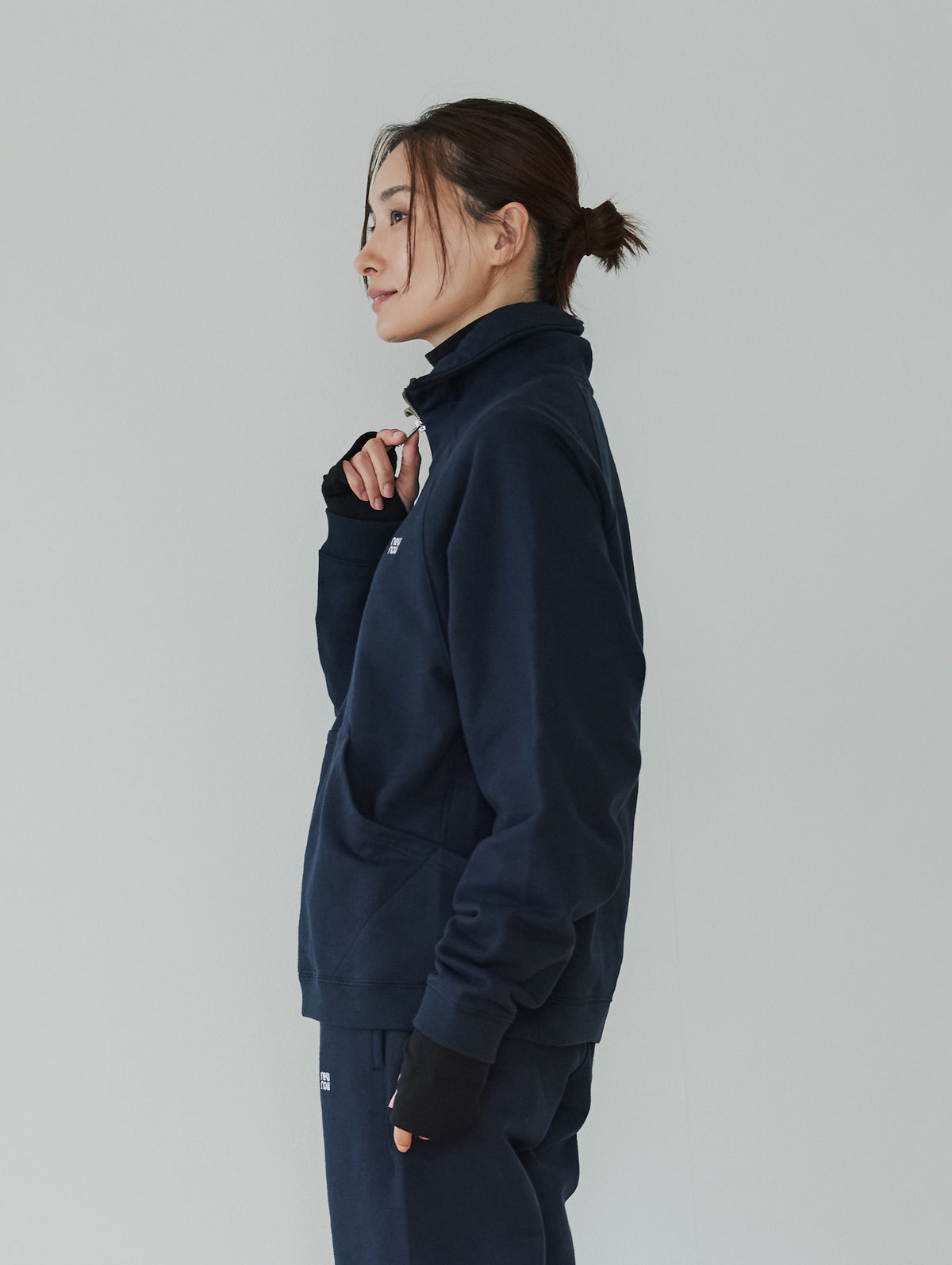 SIGNATURE HALF ZIP SWEAT