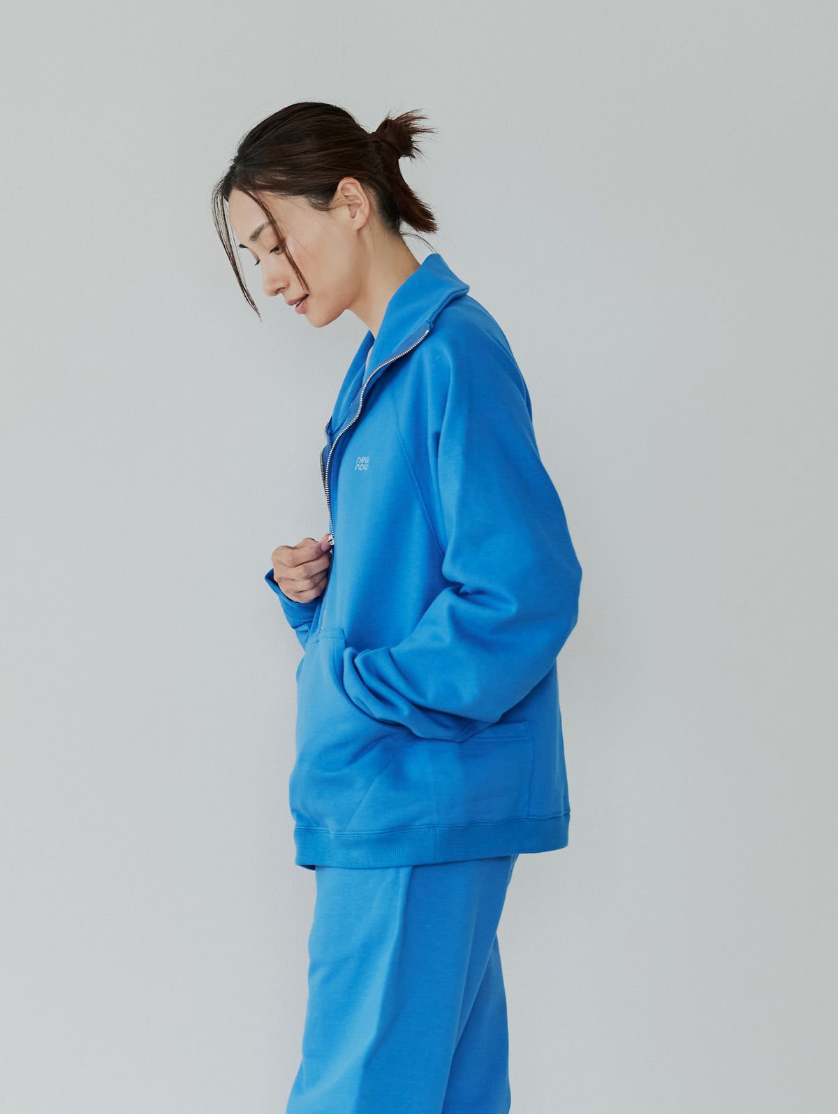 SIGNATURE HALF ZIP SWEAT