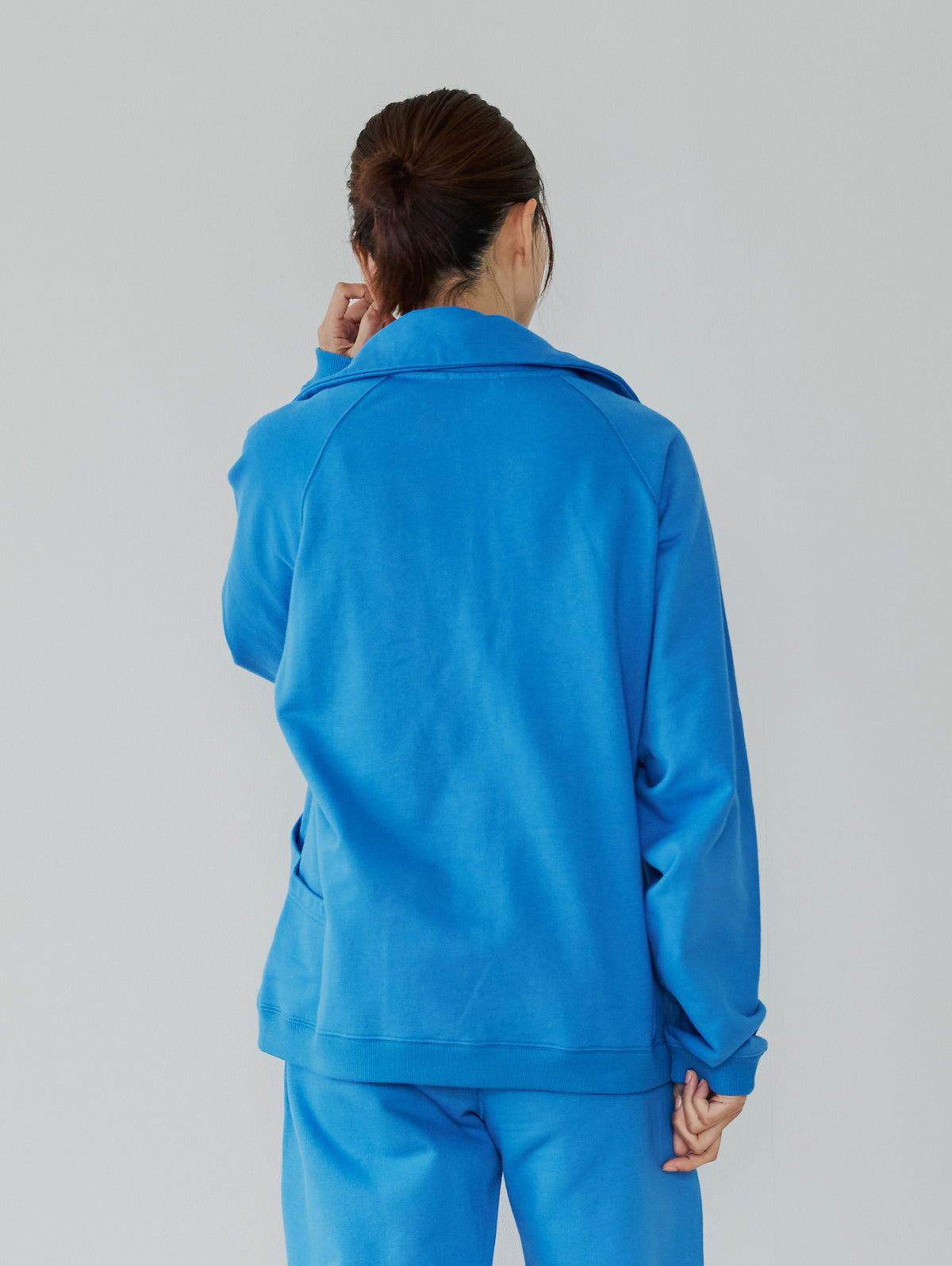 SIGNATURE HALF ZIP SWEAT