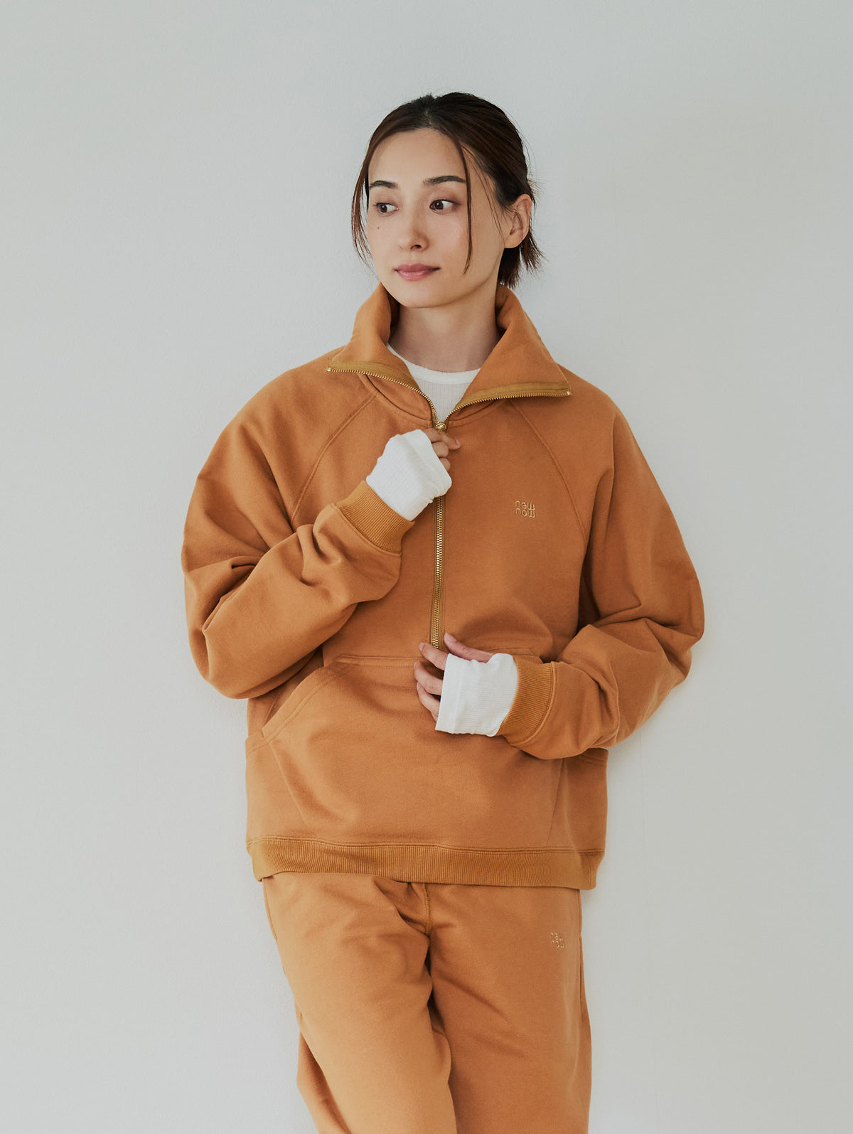 SIGNATURE HALF ZIP SWEAT