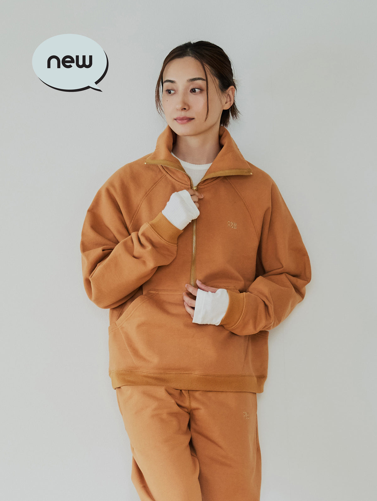 SIGNATURE HALF ZIP SWEAT