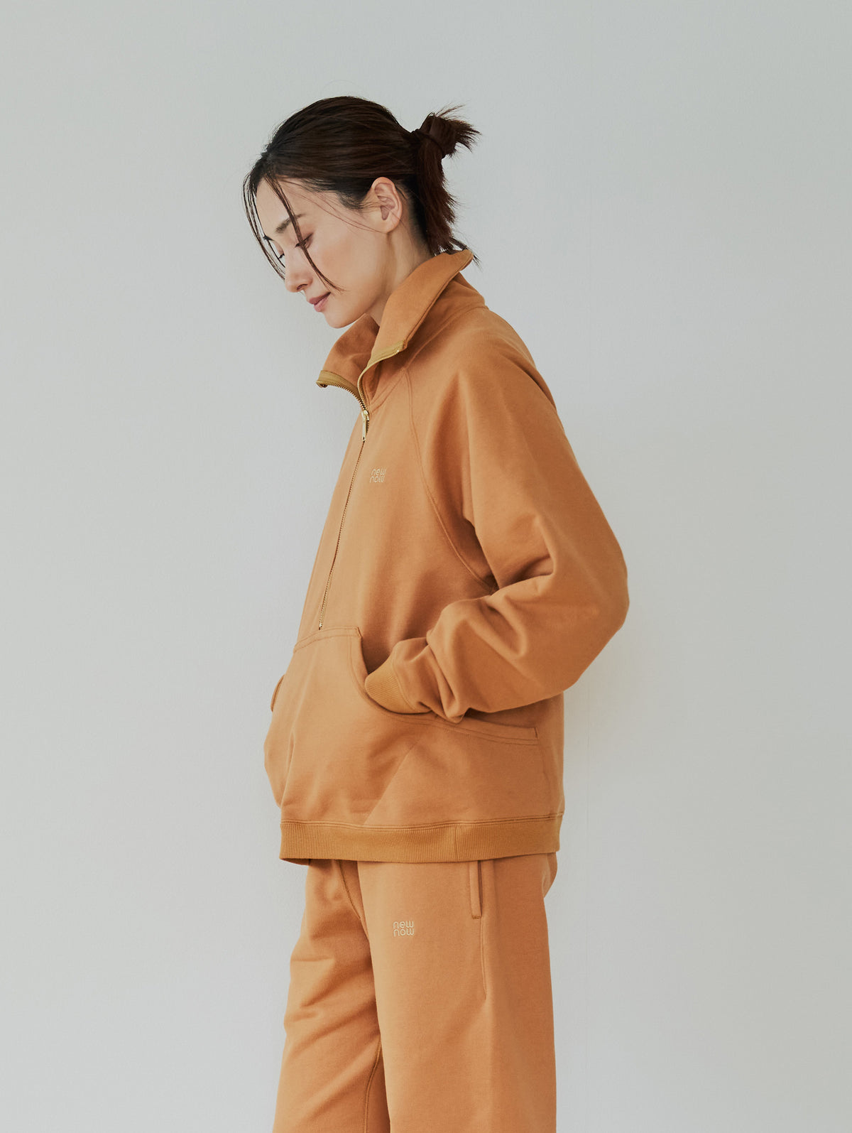 SIGNATURE HALF ZIP SWEAT