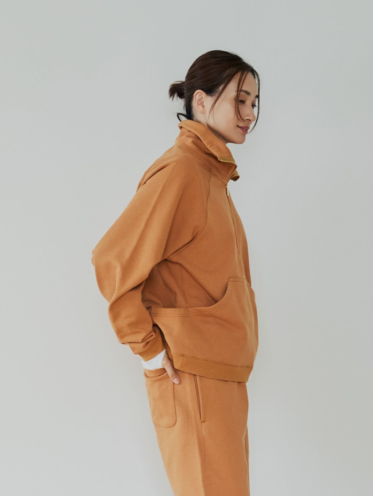 SIGNATURE HALF ZIP SWEAT
