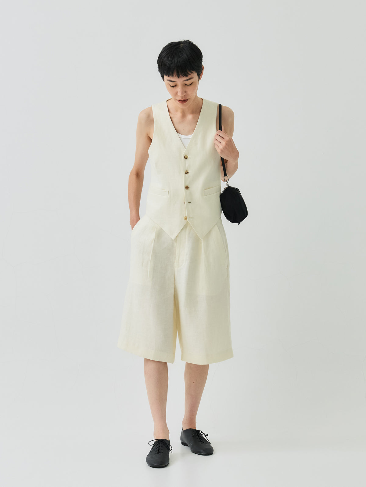 LONG STRAP TRAIN POUCH