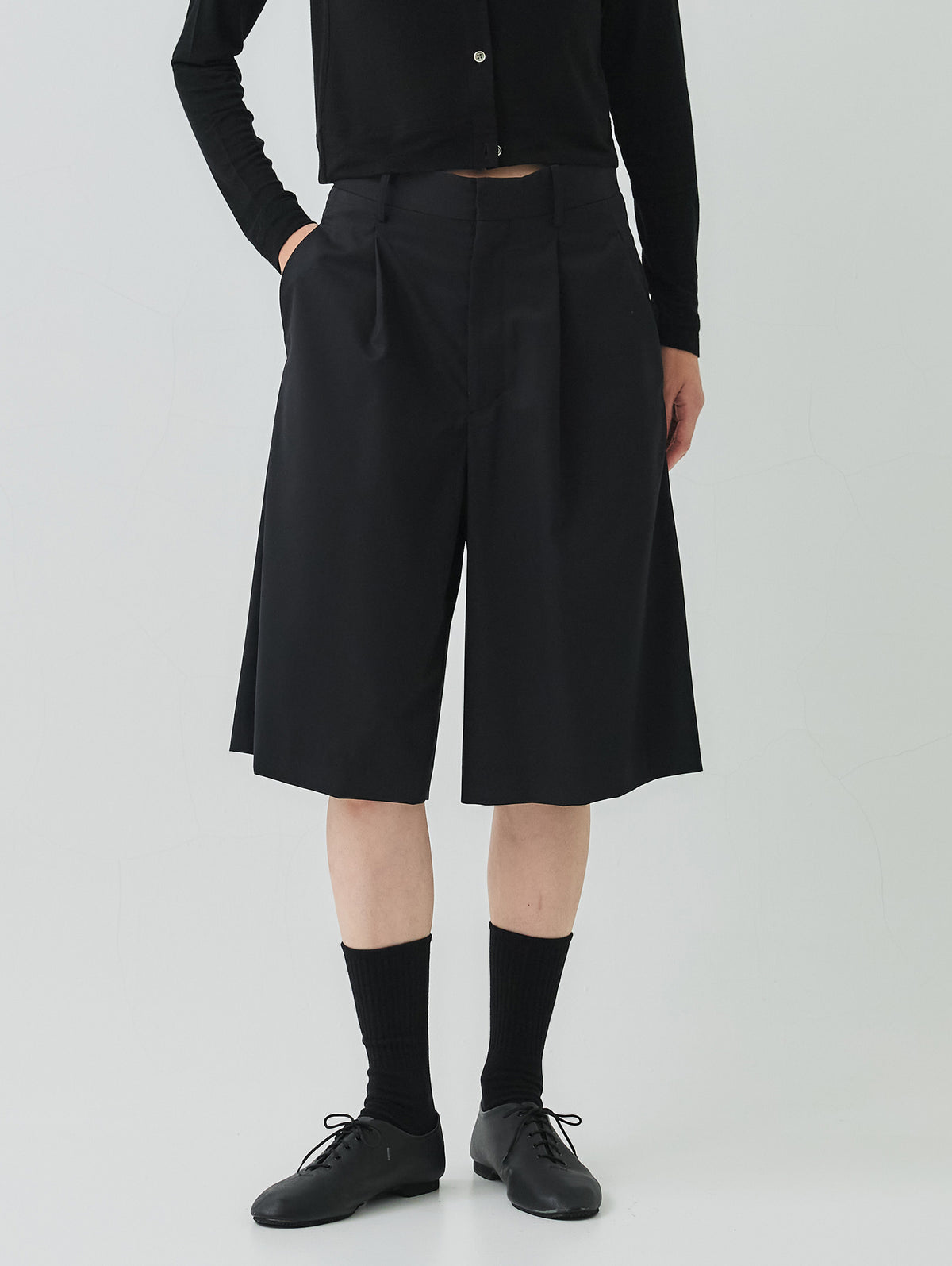 LIGHT WOOL SHORTS