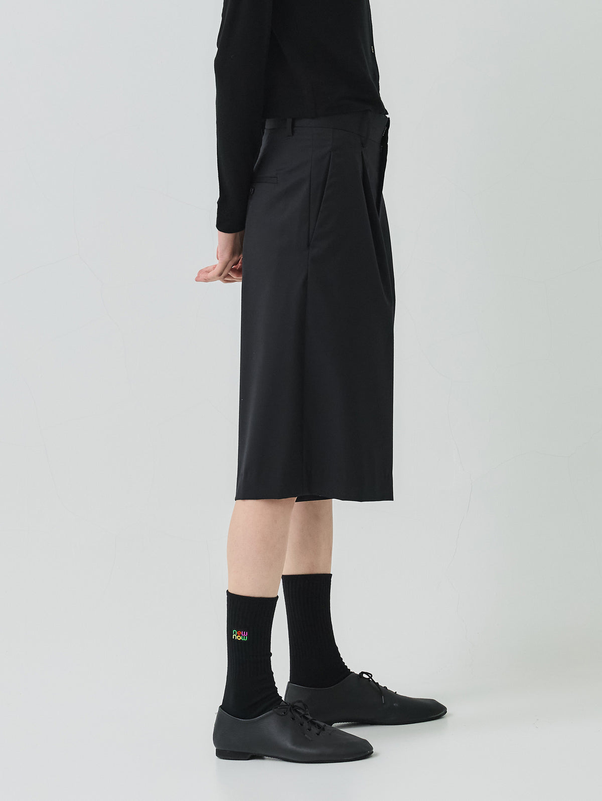 LIGHT WOOL SHORTS