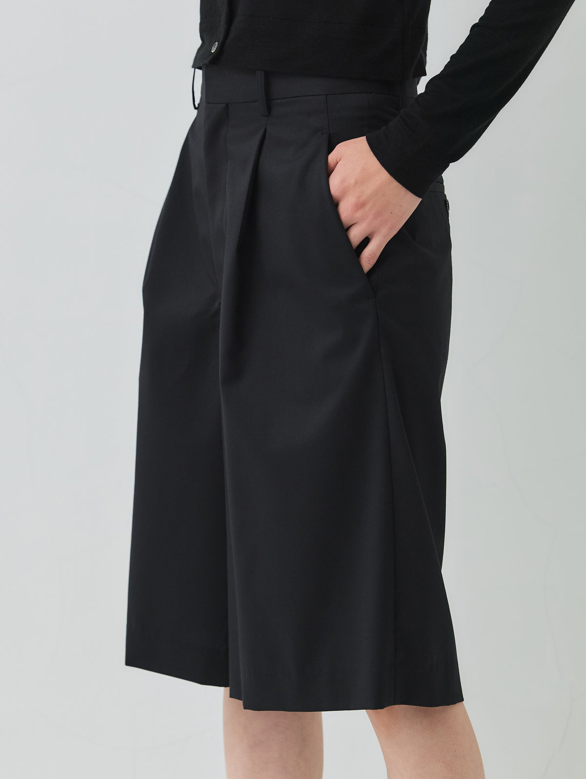 LIGHT WOOL SHORTS