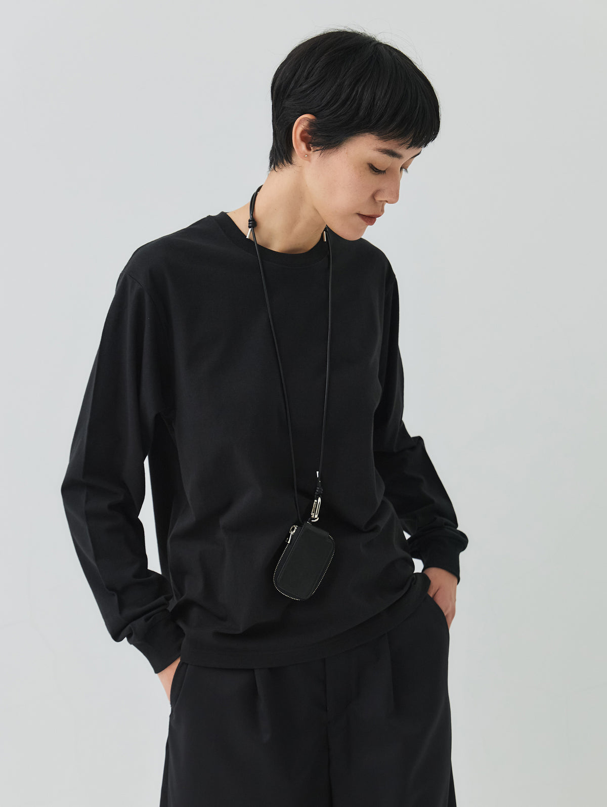 LEATHER CASE NECKLESS