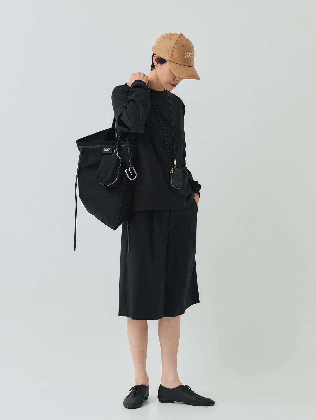 LONG STRAP TRAIN POUCH
