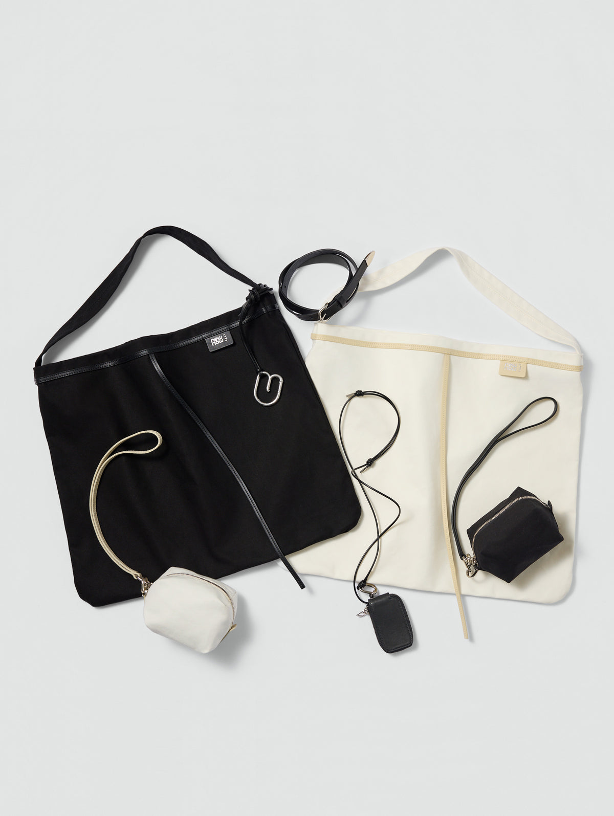 LEATHER CASE NECKLESS