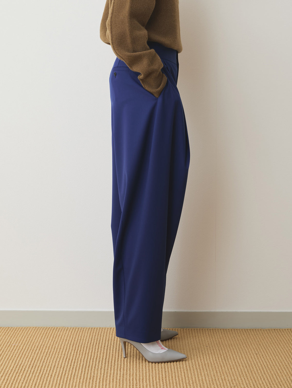 RELAX TUCK BALLOON PANTS