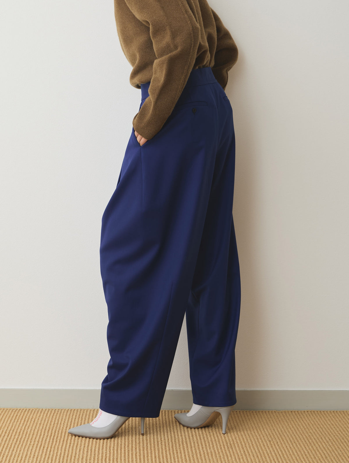 RELAX TUCK BALLOON PANTS