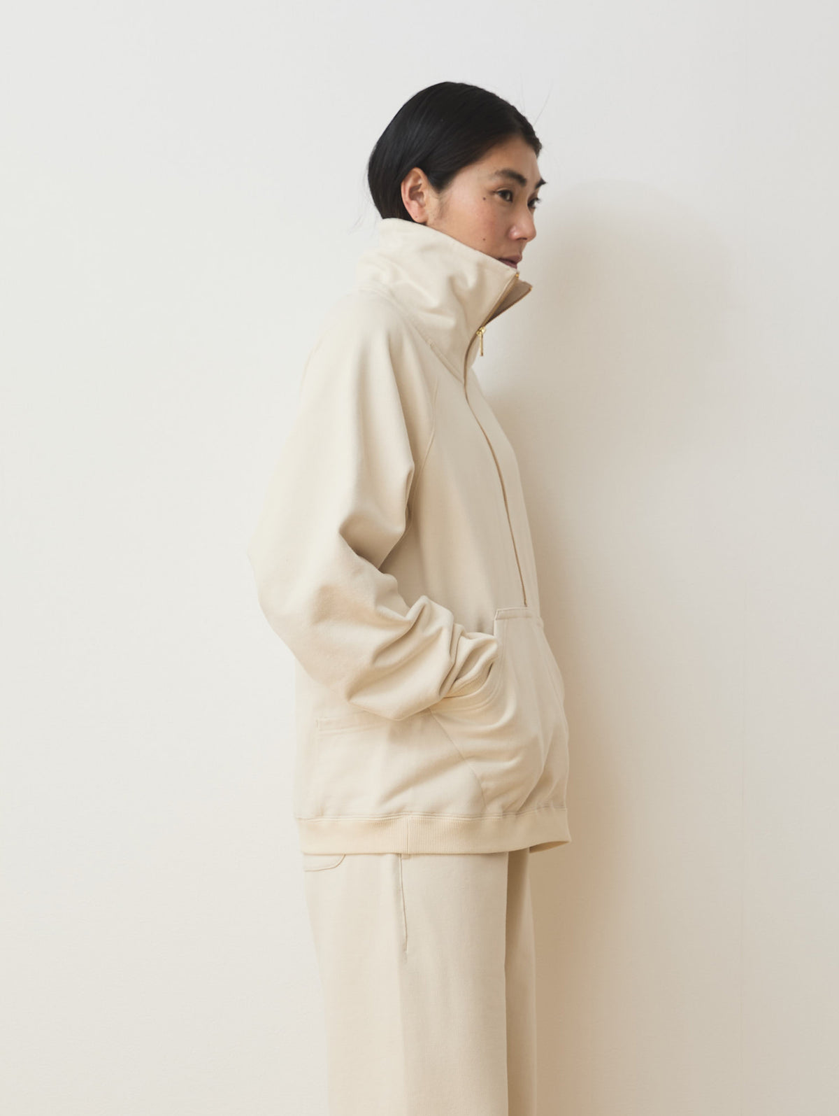 SIGNATURE HALF ZIP SWEAT