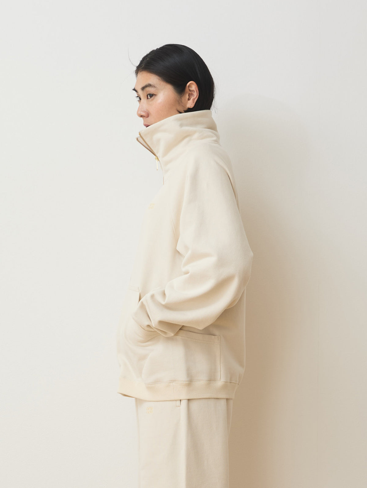 SIGNATURE HALF ZIP SWEAT
