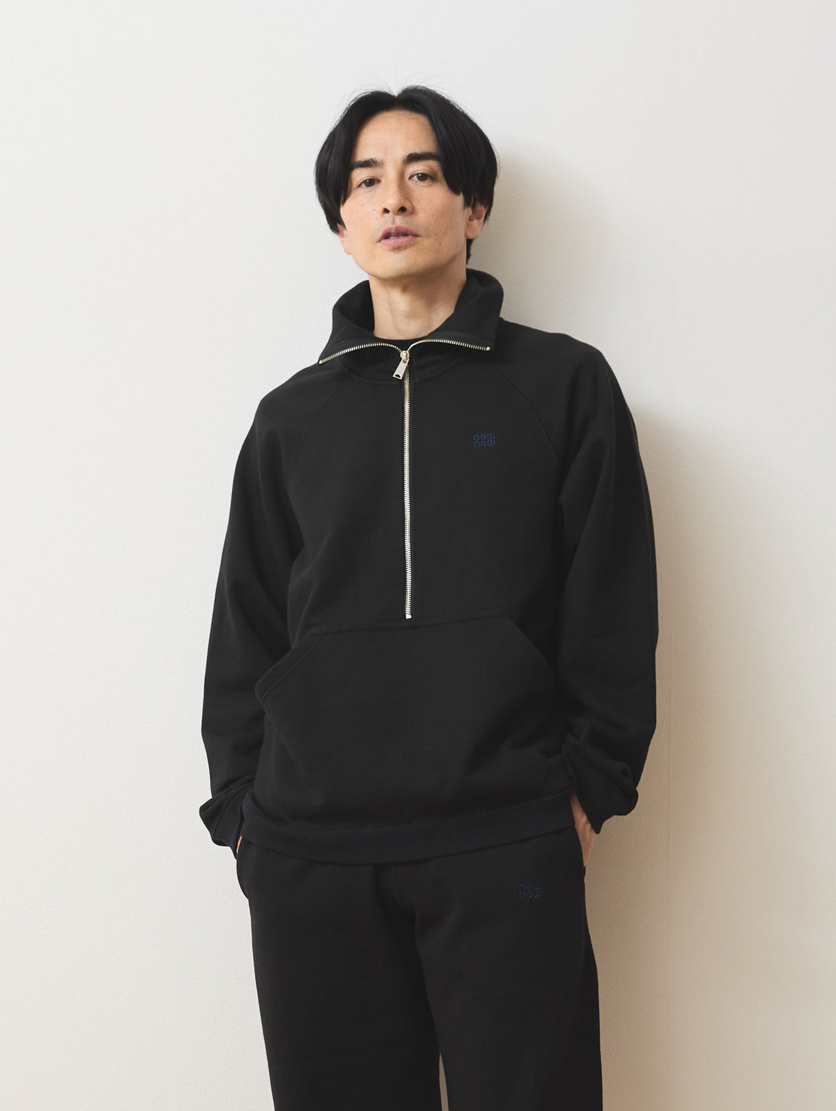 SIGNATURE HALF ZIP SWEAT